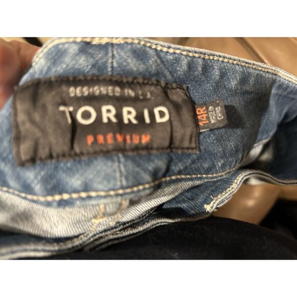 Torrid FeelTheFit Premium Stretch Jeans Blue Distressed Bombshell Straight 14R - Picture 5 of 7